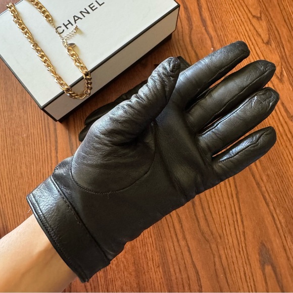 Bloomingdale’s leather and cashmere lined gloves - Picture 16 of 16